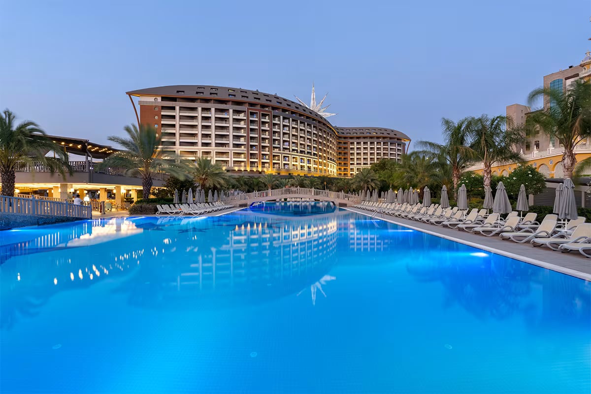 Royal Seginus Hotel and its pool