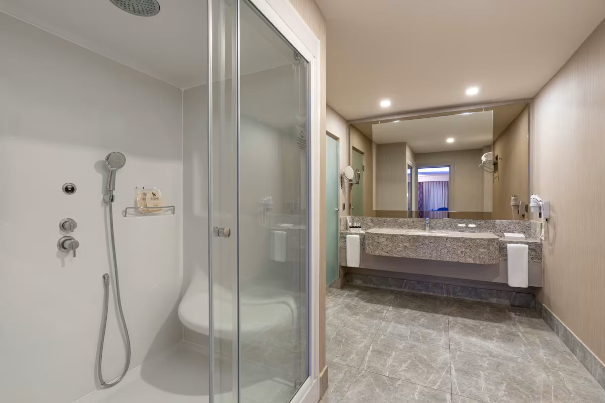Rooms & Suites
