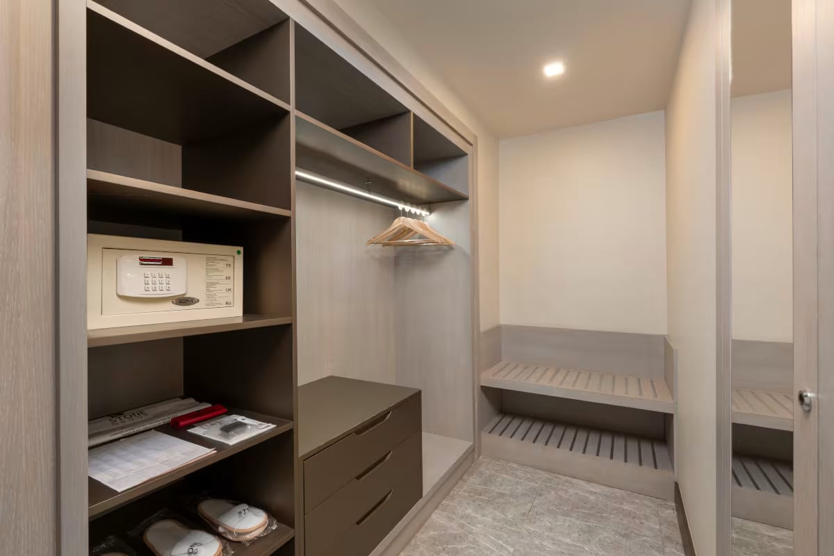Rooms & Suites
