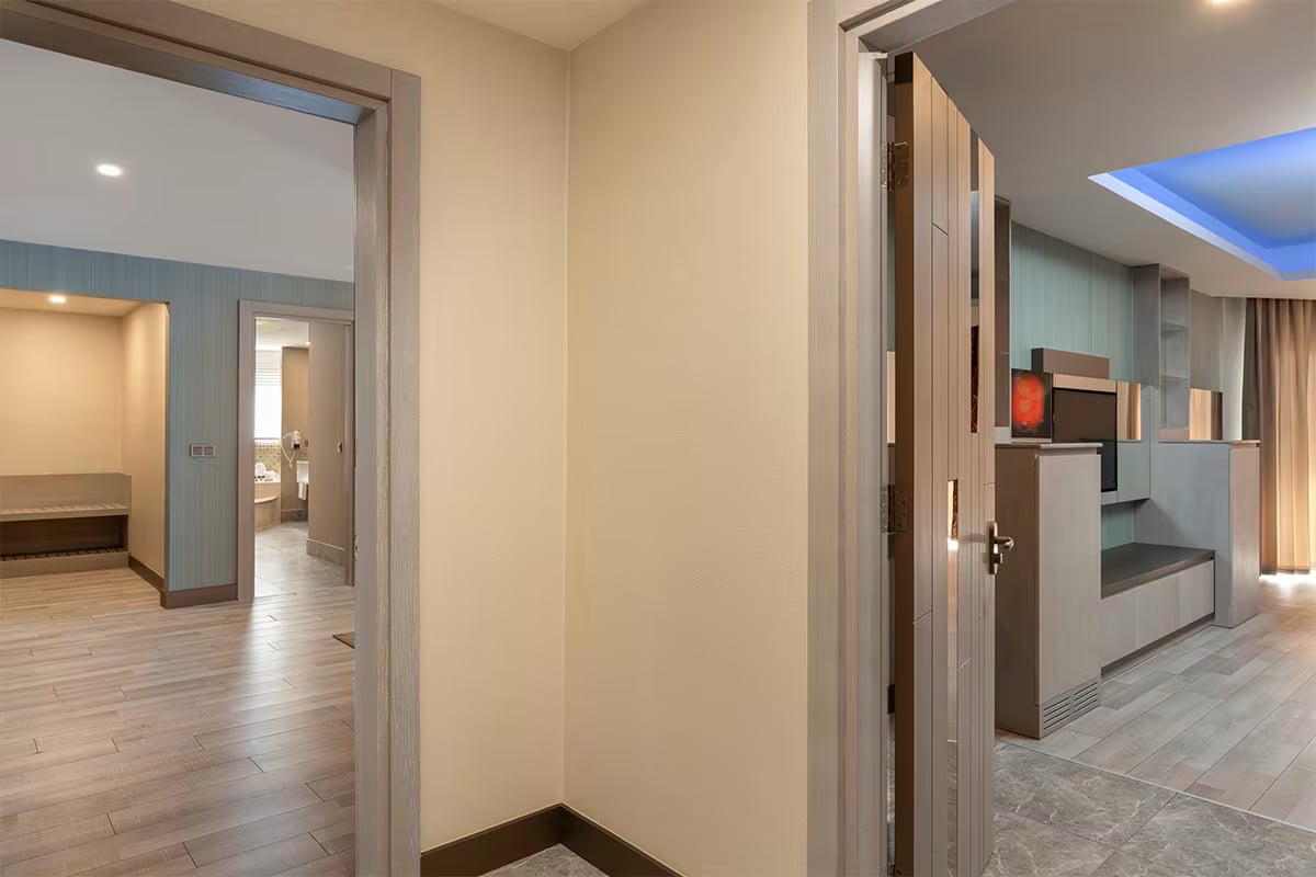 Rooms & Suites